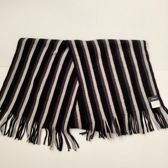 Black & Grey Striped Winter Scarf - Picture 4 of 4